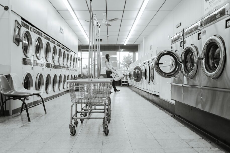 Can you leave a laundromat while your clothes are washed?
